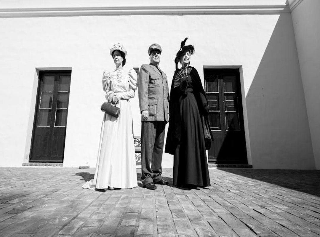 Poses que Fluyen: Cómo Lograr Movimiento y Naturalidad